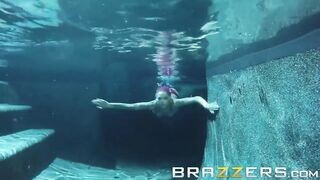 Anna Bell Peaks rendesen popóba baszva