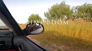 Izgató tini barátnő a kocsiban cidázik