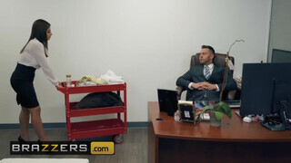 Brazzers - Ella Knox az óriás keblű kolumbiai lány