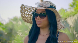 Bethany Benz a szexmániás latin amerikai milf - Brazzers