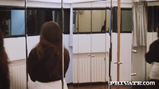 Private com - a főnöknek elégg méretes dákója van