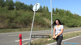 Hatalmas tőgyes tini csajszi pénzért kúrel - Public Agent