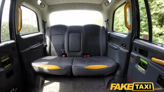 Fake Taxi - Ashleigh Devere a méretes didkós lány