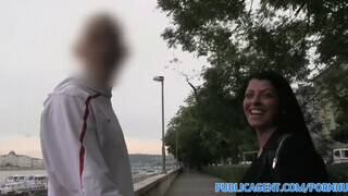 PublicAgent - Vivien Bell a bombázó kokeró csaj