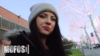 MOFOS – Rebecca Volpetti hatalmas farokkal meghágva