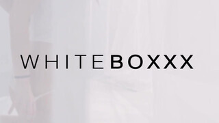 WhiteBoxxx - fullos világos szőke csajszi reggel akar baszni