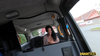 Fake Taxi - Asia Vargas a hátsó ülésen közösül