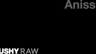 TUSHYRAW - Anissa Kate análjába kárót tolnak