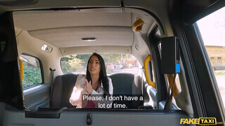 Fake Taxi - Megan Fiore a gyönyörű hatalmas csöcsű csaj