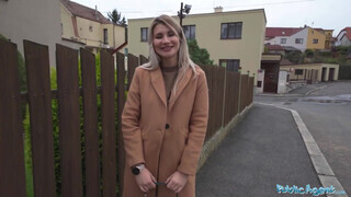 Public Agent - Marsianna Amon a méretes kannás csaj