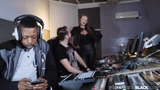 PrivateBlack - Stacy Cruz élvezi a hatalmas kárót