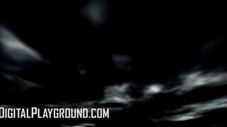 DigitalPlayground - Romi Rain megrakva a medence mellett