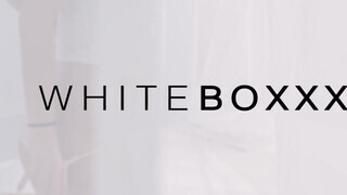 WHITEBOXXX - Liya Silver a bombázó csöcsös csaj