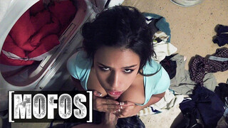 Mofos - Autumn Falls mellbe és punciba baszva