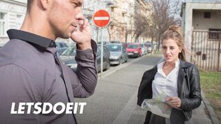 Lenyűgöző turista Silvia Dellai mélyen megkefélve egy helyi pasi által
