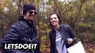 Hatalmas cickós csoki hajú német lány felvétel a hatalmas kombiban vad baszásra