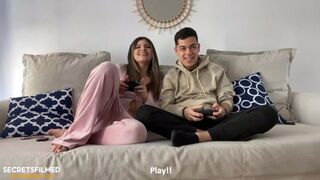 Videójátékos fogadás a mostohatesóm szopására