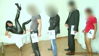 A geci parti! korlátlan dugás a latexból készült szajhával!