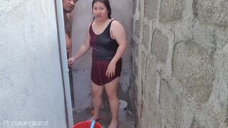 Filipina csaj kinti fürdés közben keményen megkefélve