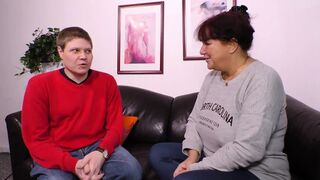 Vörös hajú milf hatalmas mellekkel cumizza a farkat és hagyja hogy keményen megdugják