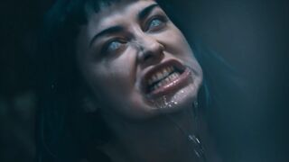 Izgató Kék Hajú Punk Csaj Átváltozása - Jewelz Blu a Parasited Csatornán Vadul Mag Numb-bal